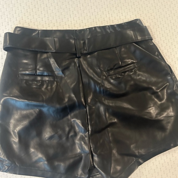 NWT Black Faux Leather Size XL Shorts with Belt - Picture 10 of 10
